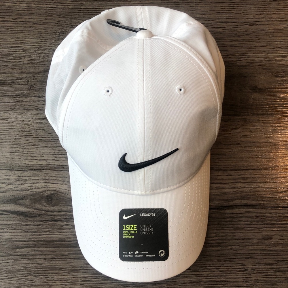 White Nike baseball cap